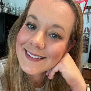 Meet your Posher, Debi